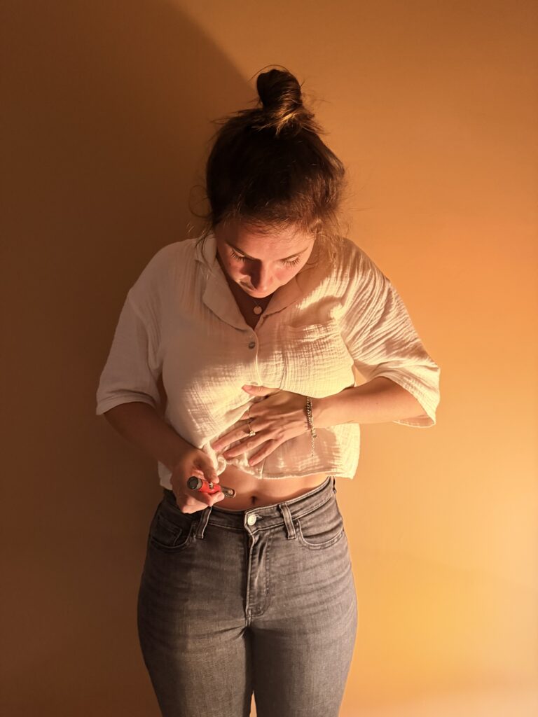 Woman with Type 1 Diabetes using an insulin pen while traveling, showing the reality of managing diabetes during daily life and travel.